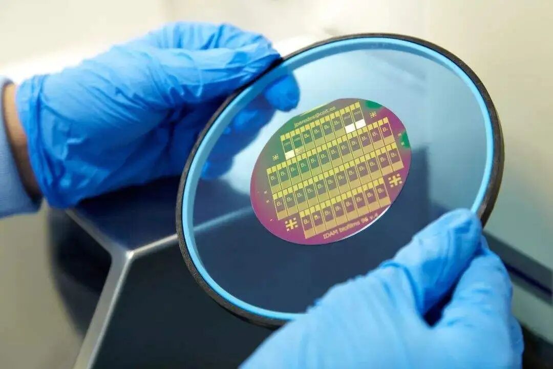 Na czym polega technologia łączenia płytek?